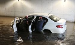 Adana'da sağanak, su baskınlarına neden oldu