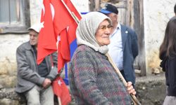Antalya'da kırsal mahalle sakinleri Cumhuriyet Bayramı'nı okul yıllarındaki heyecanla kutladı