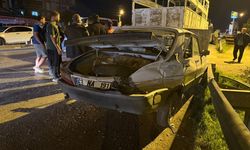 Antalya'da otomobille kamyonun çarpışması sonucu 3 kişi yaralandı