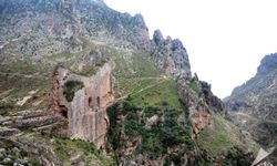 Antakya'nın Yüzyıllara Meydan Okuyan Kapısı: Demirkapı Surları
