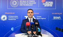 Bakan Kacır, Türkiye'nin uzay alanındaki hedeflerini Antalya'da anlattı