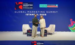 Global Marketing Summit 2026'da şarkıcı Buray'a ödül verildi