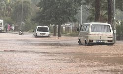 GÜNCELLEME - Antalya'da sağanak etkili oldu