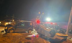 Hatay'da hafif ticari araçla otomobilin çarpıştığı kazada 6 kişi yaralandı