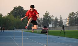 Otizmli Ahsen, sosyalleşmesi için yönlendirildiği atletizmde şampiyonluklara imza attı