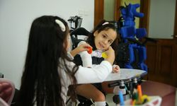 Serebral palsili Masal ikizinin desteğiyle hayata gülümsüyor