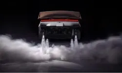 Elon Musk Yeni Tesla Roadster'ı Tanıttı: Uçabiliyor Mu?