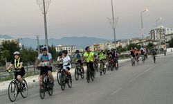 Bir Grup Bisikletli Kazalara Dikkat Çekmek İçin Pedal Çevirdi