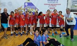 İskenderun Belediyespor Hentbol Takımı Yarı Finalde