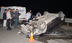 Devrilen Otomobildeki 1 Kişi Öldü, 1 Kişi Yaralandı