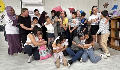 Hatay’da Annelerden Öksüz Çocuklara Sevgi Eli