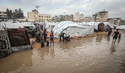Gazze Sular Altında:Deprem Konteynerleri Filistin’e Gidecek mi?