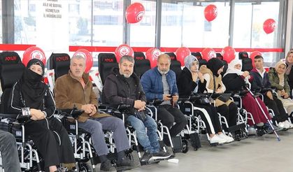 Batman'da engellilere 40'ı akülü 55 tekerlekli sandalye dağıtıldı