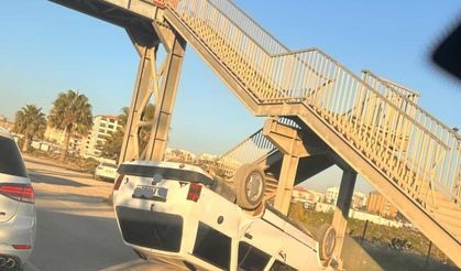 Hatay’da Otomobil Üst Geçide Çarptı, Sürücü Yaralı