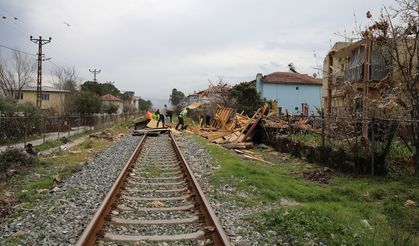 Denizli'de fırtına hayatı olumsuz etkiledi
