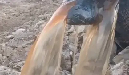 Samandağ Huzurlu’dan, Huzurları Bozan Görüntü: "İçme Suyu Kırmızı Akıyor"