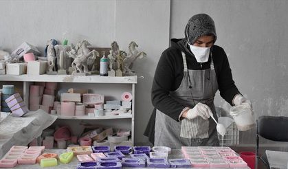 Afyonkarahisar'da kadınlar kooperatif çatısı altında hediyelik eşya üretimini artırıyor