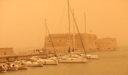 Afrika'dan gelen çöl tozu sonucu Girit Adası'nda gökyüzü kırmızıya büründü