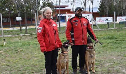 Arama kurtarma köpeği eğitmenlerini dünya şampiyonası heyecanı sardı