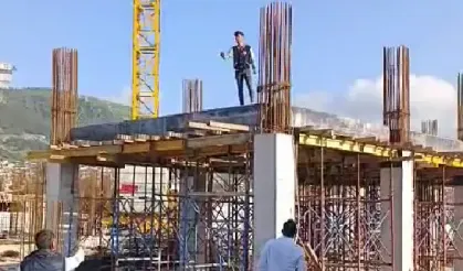 Antakya’da TOKİ İşçilerinden Maaş Eylemi