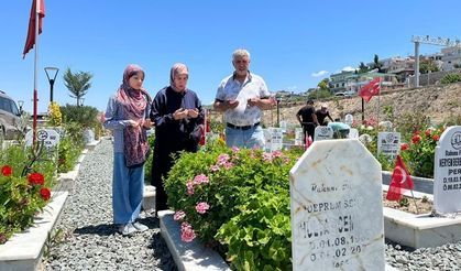 Hatay Deprem mezarlığında buruk arefe