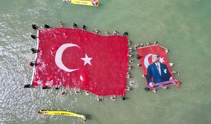Hatay'da denizde 138 metrekarelik Türk bayrağı açıldı
