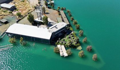 Atatürk Baraj Göleti çevresindeki bazı kafe ve lokantalar su altında kaldı