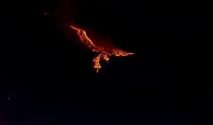 Etna Yanardağı Patladı, Gökyüzünde Beliren Şekil Herkesi Şaşırttı!