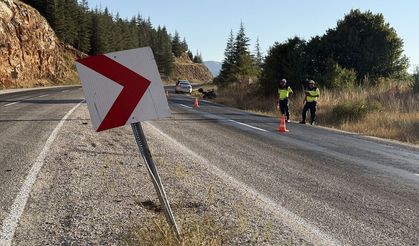 Kahramanmaraş'ta yön tabelasına çarpan motosiklet sürücüsü ağır yaralandı