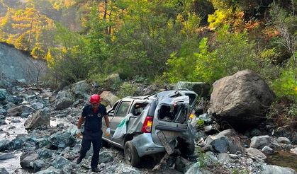 Osmaniye'de uçuruma yuvarlanan otomobildeki 1 kişi öldü, 1 kişi yaralandı