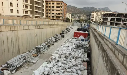 Uğur Mumcu Alt Geçidi’nde İşgal Bitmedi: Depoya Çevrilen Yol Artık Açılsın!