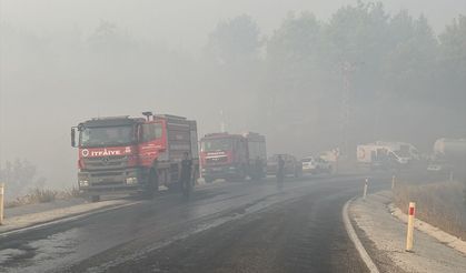 Antalya'nın Kumluca ilçesindeki orman yangınına müdahale sürüyor