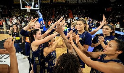 Fenerbahçe Tarfin, 2026 FIBA Kadınlar Süper Kupa'yı kaldırdı