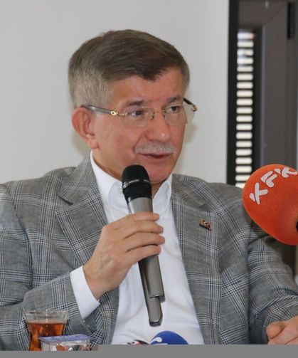 Ahmet Davutoğlu Siyaseti Bıraktı: Gelecek Partisi Faaliyetlerini Sonlandırıyor