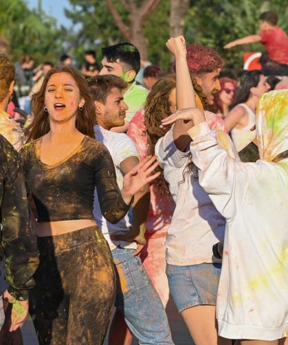 MKÜ'de Color Fest Festivali! Gençler Doyasıya Eğlendi