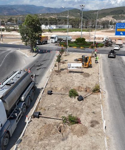Havaalanı Yolunda Beton Değil Yeşil Yükseliyor
