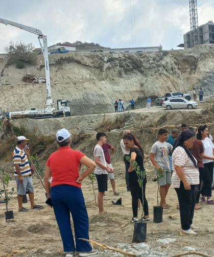 Samandağ Halkı Kesilen Ağaçların Yerine Fidan Dikiyor!