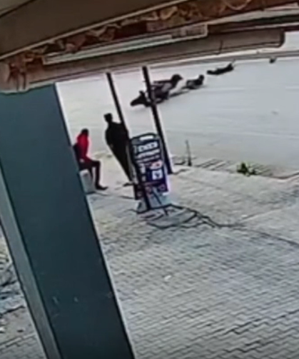 Hatay’da Köpeğe Çarpan Motosiklet Devrildi !