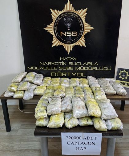 Hatay’da Tır Dorsesinde 220 Bin Uyuşturucu Hap Ele Geçirildi