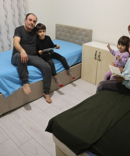 Hataylı Depremzedelerden ‘Şantiye Şefi’ Sözüne Tepki: Bakan Kurum’a Sahip Çıktılar