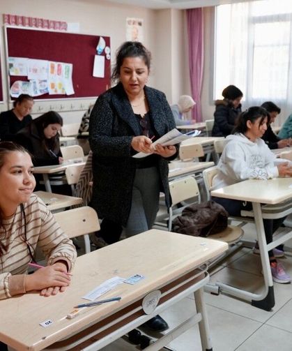Milli Eğitim'de Yeni Dönem Tartışması: Üniversiteye Giriş Yaşı 15'e mi Düşüyor?