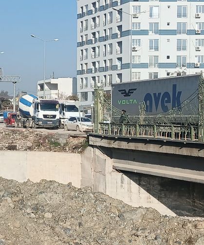 Antakya Ve Defne’de Trafik Kilitlendi: Vatandaş İki Hafta Boyunca Ne Yapacak?