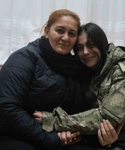 Hatay’da Enkazdan Çıkan Kurtarıcı Askerin Montu 3 Yıldır Emanet !