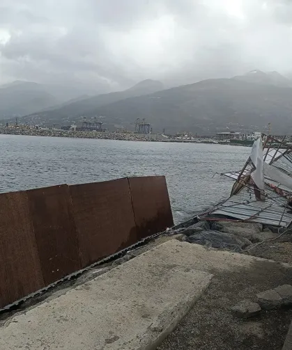 Hatay'da Fırtına Etkisini Arttırdı: Kurulan Ramazan Çadırları Uçtu