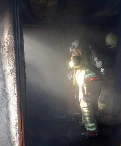 Defne'de Korkutan Ev Yangını: 1 Kişi Dumandan Etkilendi