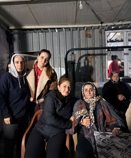 Hatay’ın “Çilem Ablası” Yardıma Koştu: Yangın Mağduru Aile Yalnız Bırakılmadı !