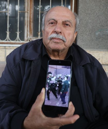 “Dua Etsinler Yeter” Diyen Hataylı Emekli Maaşını Mahalleliye Dağıtıyor