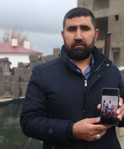 Hataylı Acılı Baba İsyan Etti: “Bu Temel 8 Aydır Açık Duruyordu”