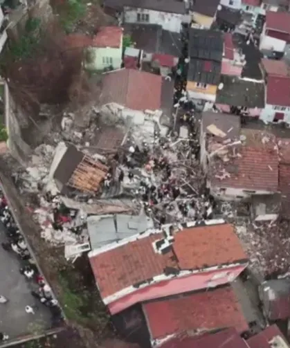 İstanbul'da İki Bina Çöktü ! Arama Kurtarma Devrede
