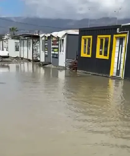 Antakya’da Esnaf Sular Altında Kaldı, Acil Çözüm Bekleniyor!